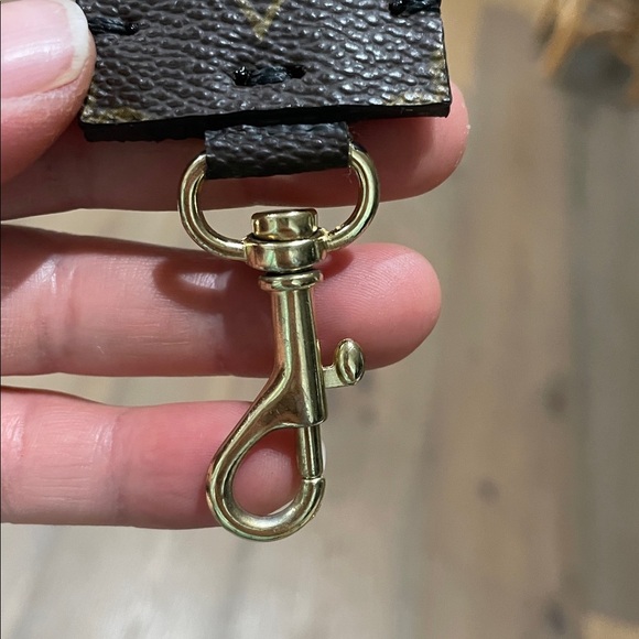 Louis Vuitton Monogram Revamped Keychain Brown
Handmade Luxury Key Fob - Picture 7 of 7